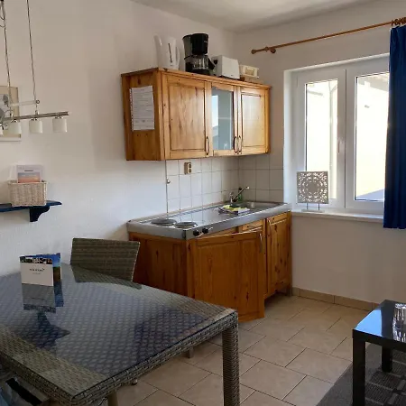 Apartman Gartenstrasse 3 *